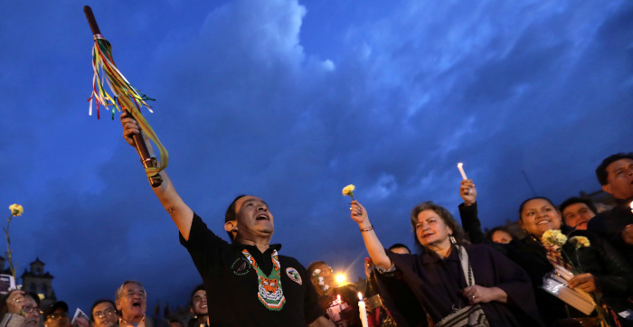 Protesta en Bogotá en memoria de los indígenas asesinados en Tacueyo a finales de octubre.