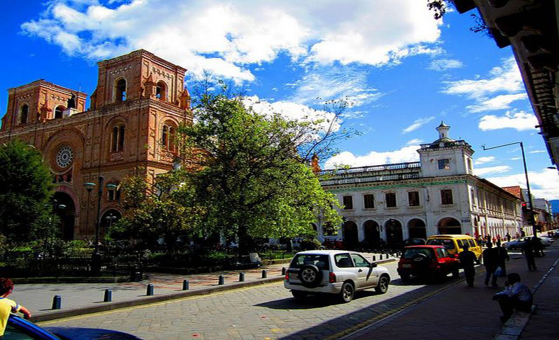 En la segunda mitad del siglo XIX, la ciudad empezó a desarrollar obras magnas como la construcción de la Universidad de Cuenca en 1887. La economía empezó a diversificarse, se vio la fabricación de sombreros de paja