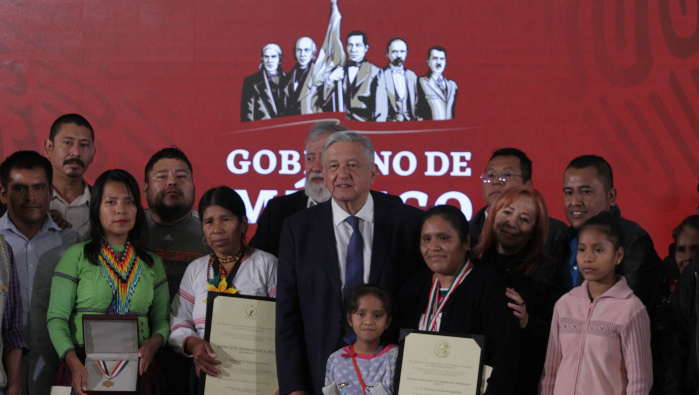 Las ciudadanas Gabriela Díaz Chávez, Modesta Chávez de la Rosa y Otilia Eugenio Manuel, fueron galardonadas.