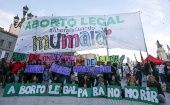 En la foto de archivo, activistas participan en una manifestación en favor de la legalización del aborto en Buenos Aires, Argentina.