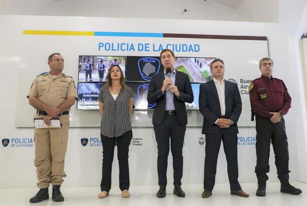 El Gobierno de Argentina también revisa la normativa para el uso de pistolas Taser y el estado del Servicio Cívico Voluntario.