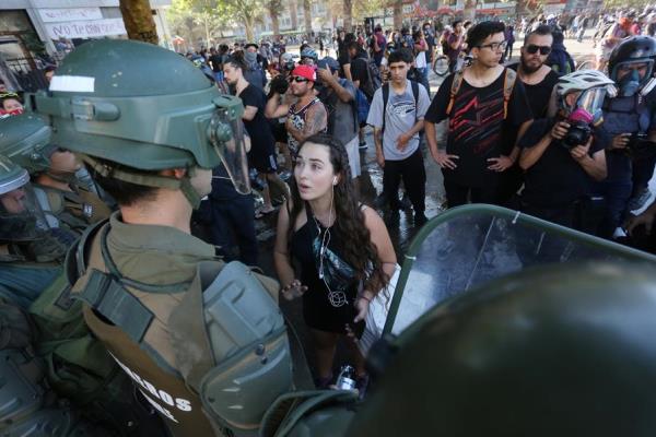 Los chilenos salieron a protestar por sus derechos fundamentales el pasado 18 de octubre. La movilización estalló tras el aumento del pasaje del transporte público.