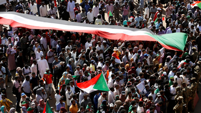 Sudán condena a muerte a 27 agentes por asesinato de maestro
