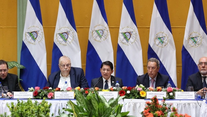 Cerezo asistió este lunes a un encuentro en la cancillería de Nicaragua, en el que el canciller de este país, Denis Moncada presentó ante el cuerpo diplomático, organismos y agencias de cooperación acreditados el Plan del Gobierno