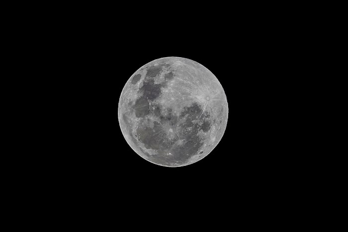 También es la primera luna llena del año, conocida popularmente como 