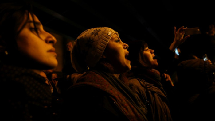Mujeres expresan su solidaridad con las familias de las víctimas del accidente del avión Boeing 737-800, vuelo PS 752, en Teherán, Irán
