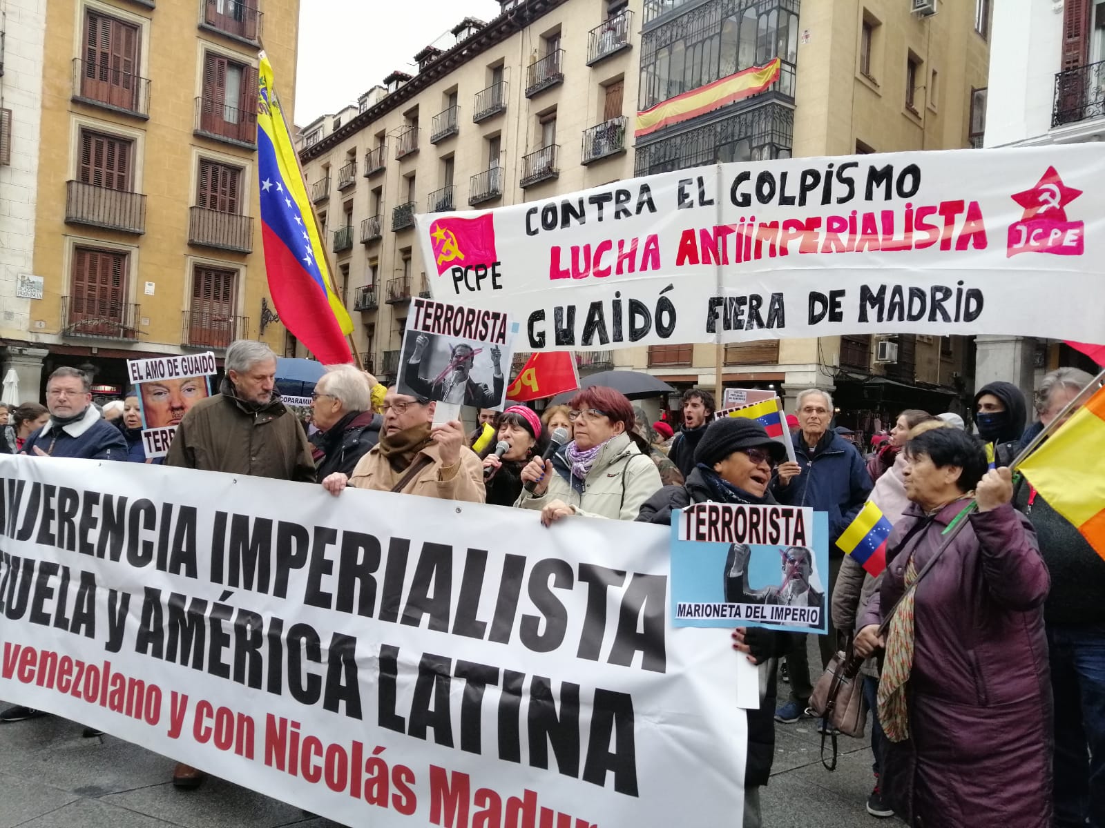 Juan Guaidó es calificado por los manifestantes en España de 