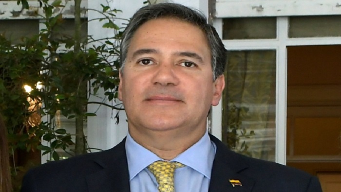 El embajador colombiano en Uruguay presuntamente habría entregado a su hermano la representación legal de la propiedad allanada, antes de asumir el cargo.