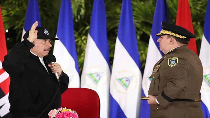 En el homenaje a Sandino, el presidente Ortega juramentó al comandante en jefe del Ejército de Nicaragua, Julio César Avilés.