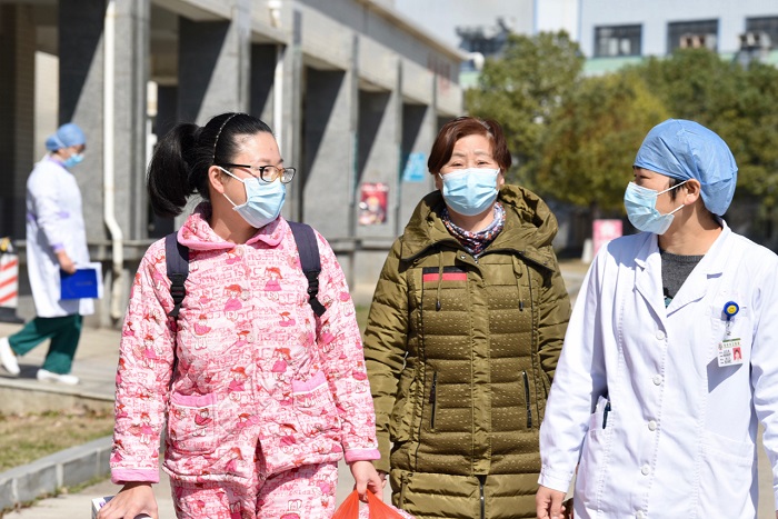 Hasta la fecha se han recuperado alrededor de 24.427 pacientes chinos, mientras otros 2.594 han fallecido a causa del coronavirus.