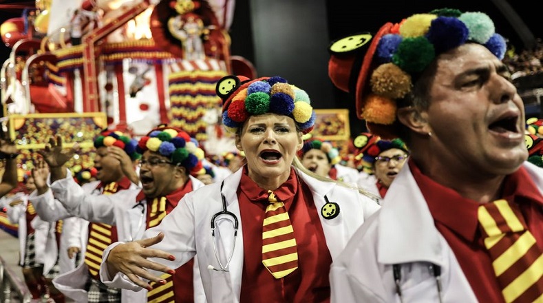 El Carnaval de Sao Paulo es similar al de Río, donde los disfraces presentados son recompensados por su creatividad, y ofrecen al público la oportunidad de disfrutar de uno de los mayores espectáculos del mundo.