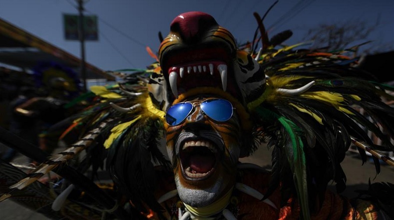 Considerada la fiesta folclórica más importante de Colombia, cuatro días de celebración convierten a Barranquilla en un escenario cultural por excelencia, marcada por originales y coloridas danzas, máscaras y disfraces.