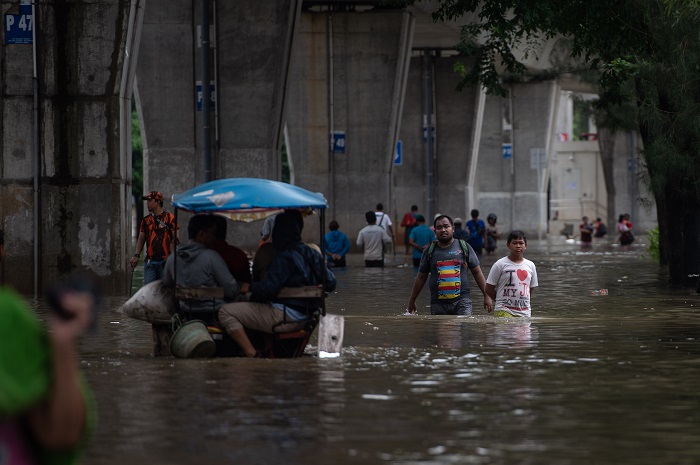 La agencia meteorológica de Indonesia consideró las lluvias como una consecuencia de los ciclones tropicales que afectaron las zonas sur del archipiélago.