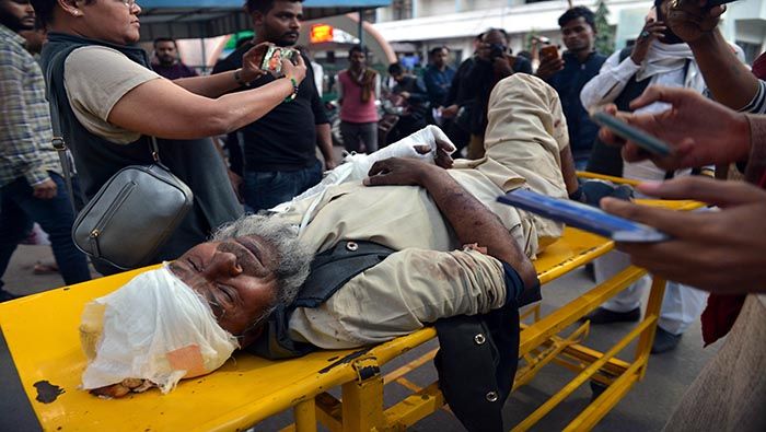 De acuerdos a las autoridades indias los disturbios han dejado alrededor de 200 heridos.