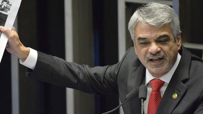 Costa elogió la posición crítica del presidente de la Cámara, Rodrigo Maia, y pidió una acción similar del presidente del Senado.