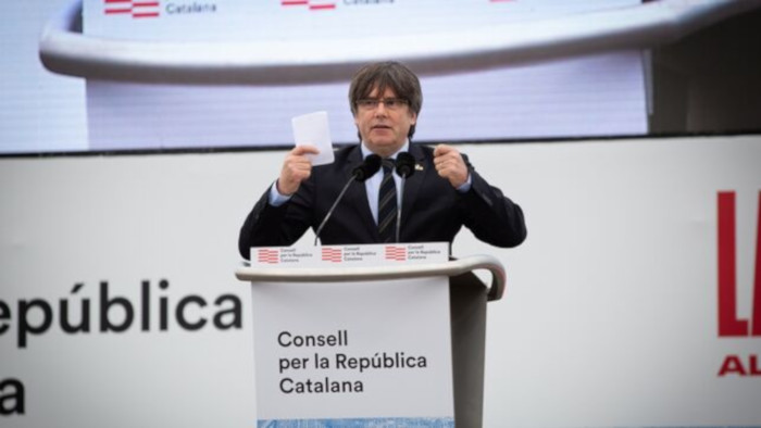 El líder de Junts per Catalunya participó en un acto masivo en la ciudad francesa de Perpiñán, fronterizo con España.