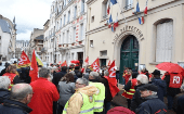 Las confederaciones sindicales llamaron a protestar frente a las prefecturas y sedes de Gobiernos locales en toda Francia.