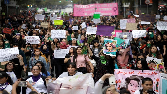 “Si las mujeres no valemos nada para México, que México se quede sin lo que producimos y sin lo que consumimos”, refiere la convocatoria del paro.