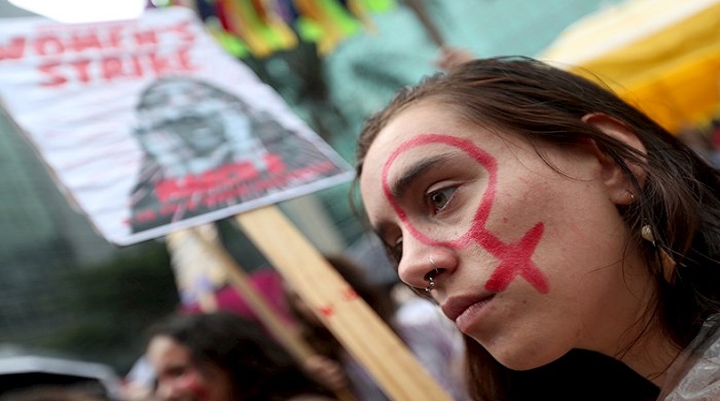 Miles de mujeres brasileñas salieron el domingo a la calles de diversas ciudades para reclamar y defender sus derechos. En la manifestación se acusaba al presidente Jair Bolsonaro de incentivar el machismo y la violencia en el país, por lo que se escucharon gritos de "Fuera Bolsonaro".