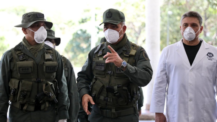 El secretario de Defensa, Vladimir Padrino López, anuncia las acciones desarrolladas por la fuerza armada para combatir coronavirus.