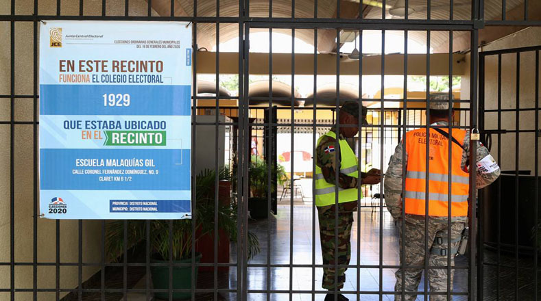 El 16 de febrero fueron suspendidas las elecciones municipales en República Dominicana, lo cual creó una gran tensión en el país.