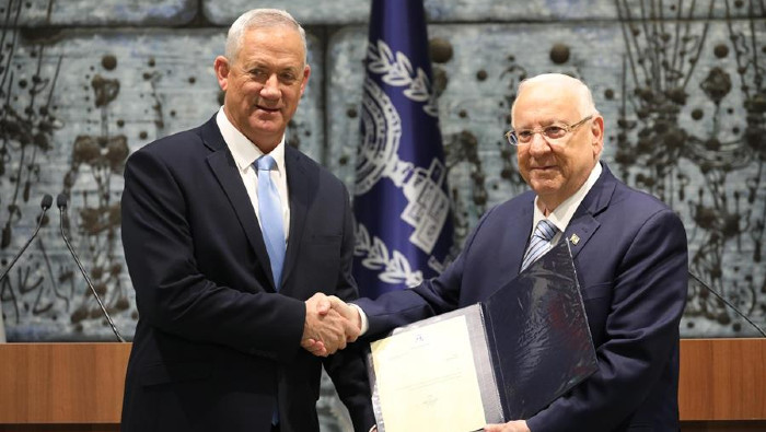 Benny Gantz (izquierda) recibió la encomienda presidencial para conformar al nuevo Gobierno en Israel.