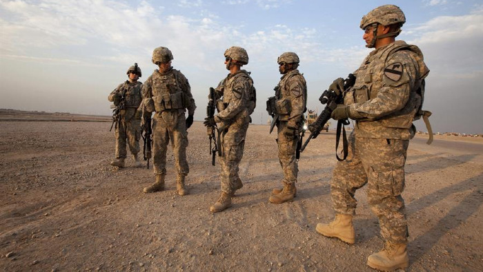 Efectivos militares de Estados Unidos permanecen en territorio iraquí, con el pretexto de combatir a grupos terroristas.
