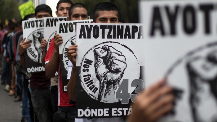 Investigan a exfuncionaros mexicanos por vinculaciones con la desaparición de los 43 estudiantes de Ayotzinapa.