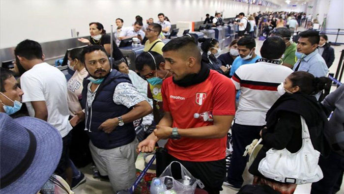 Las autoridades sanitarias de México, informaron que las personas en el aeropuerto son sometidas a exámenes médicos para determinar si tiene el virus.