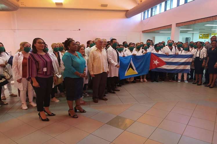 El pasado 27 de marzo, Santa Lucía recibió un contingente de 113 profesionales médicos cubanos para fortalecer la lucha contra la pandemia.