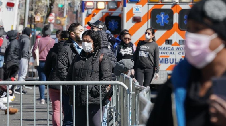 El pobre manejo de la crisis sanitaria en Nueva York ha provocado el colapso de los centros de salud.