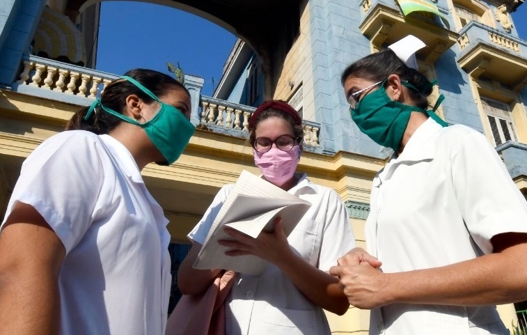 Cuba insiste en la importancia de la vigilancia epidemiológica ante la presencia de muchos casos positivos asintomáticos.