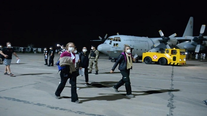 Los vuelos de repatriación son organizados por los ministerio de Salud y de Relaciones Exteriores.