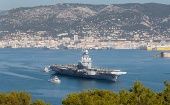 El portaviones nuclear Charles de Gaulle a su regreso al puerto de Toulon, al sur de Francia.