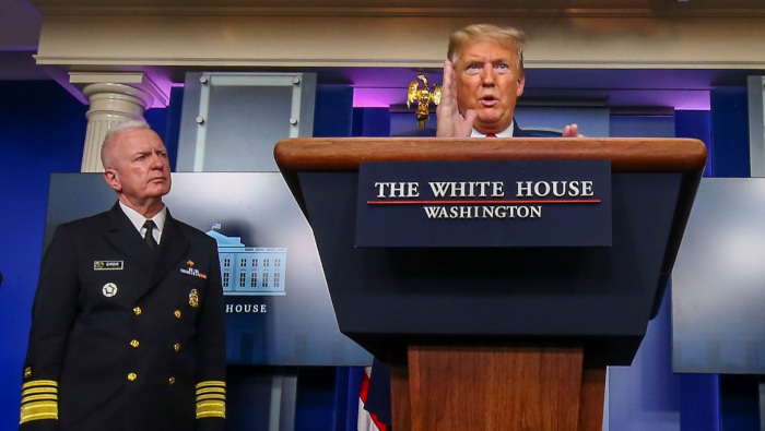 Trump habla durante una conferencia de prensa sobre coronavirus en la Casa Blanca el lunes 20 de abril.