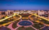 Brasilia fue diseñada con la forma de un aeroplano y su “fuselaje” es el Eje Monumental, dos grandes avenidas alrededor de un parque enorme.