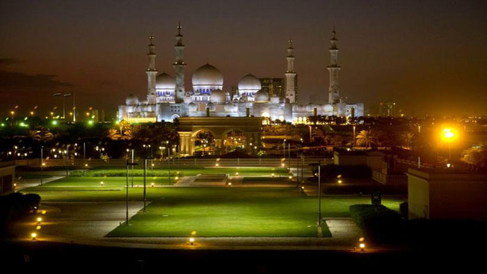 Aunque los fieles no puedan concentrarse por ahora en la mezquita del jeque Zayed en Abu Dhabi, en Emiratos Árabes Unidos, sus líderes religiosos aseguran que eso no significa que no puedan ayunar durante este Ramadán. 