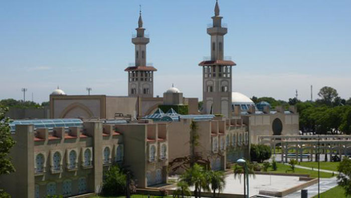 El Centro Cultural Islámico Custodio de las Dos Sagradas Mezquitas Rey Fahd es uno de los templos más grandes de Latinoamérica, y está ubicado en la ciudad argentina de Buenos Aires, la cual también ha adoptado la cuarentena.