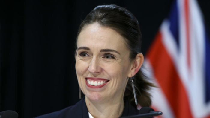 La primera ministra de Nueva Zelanda se ha ganado el reconocimiento internacional por su manejo de la pandemia.