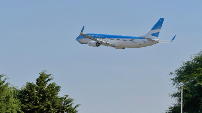 Argentina extendió por otros cuatro meses la interrupción de los servicios de transporte aéreo, como medida preventiva contra los contagios de Covid-19.