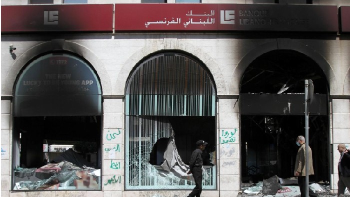 La violencia acontece a pesar de que Beirut anunció un plan de rescate para el país