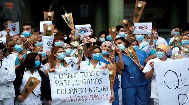 El sistema de Sanidad de España ha mantenido a 602.775 profesionales de la salud atendiendo a los pacientes infectados por la pandemia del coronavirus. 
