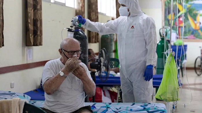 La carencia de oxígeno y otros medios complica la atención a pacientes con Covid-19 en el departamento peruano de Loreto.
