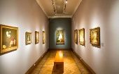En el Día Internacional de los Museos Argentina invita al público en confinamiento, a realizar un recorrido virtual por el Museo Nacional de Bellas Artes.