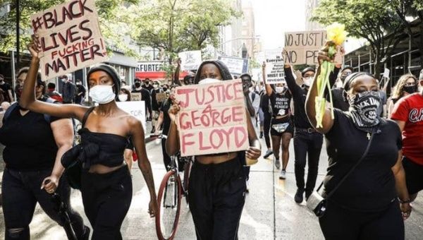Miles de personas se han movilizado en varias ciudades estadounidenses para rechazar el racismo y la violencia policial.