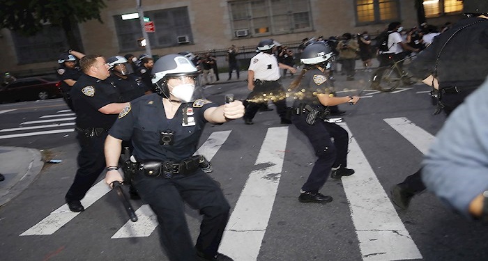 En ciudades como Nueva York la respuesta a los manifestantes se ha caracterizado por la represión de las fuerzas de seguridad.