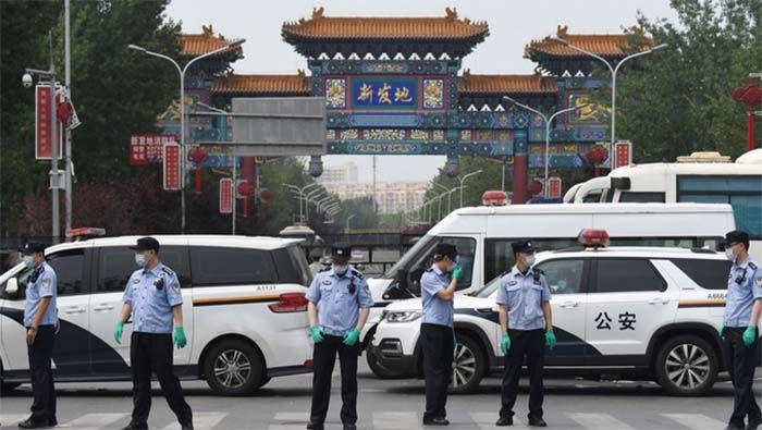 Las autoridades chinas cerraron el mercado de Xifandi para evitar la propagación del nuevo brote de coronavirus.
