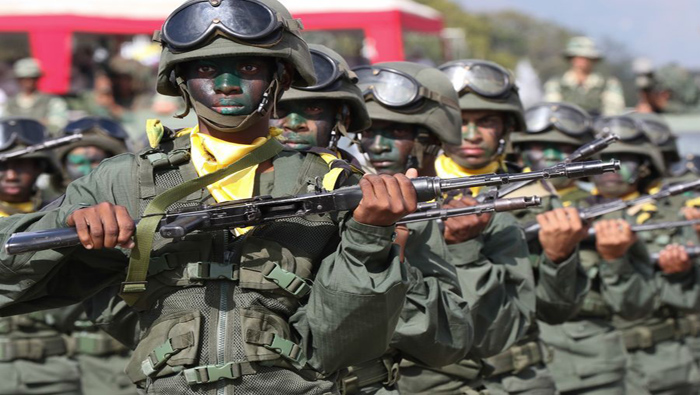 Las fuerzas militares de Venezuela neutralizaron una narcoaeronave en el espacio aéreo en el estado Zulia, frontera con Colombia.