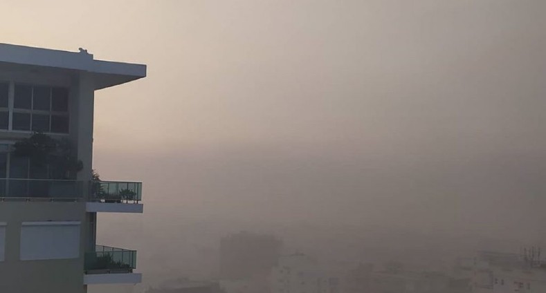 Las ciudades caribeñas se han cubierto de una capa de polvo que impide la visibilidad en la distancia.