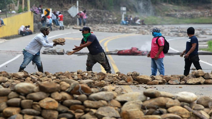 Activistas y organizaciones de Derechos Humanos rechazan estas prácticas por parte del Estado colombiano de montaje a las comunidades minero-campesinas.